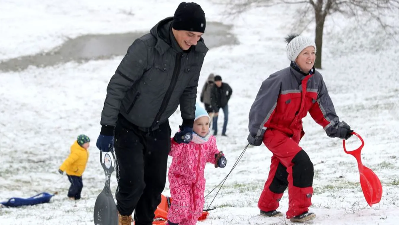 Ma már érkezik a bankszámlákra a családi adó-visszatérítés