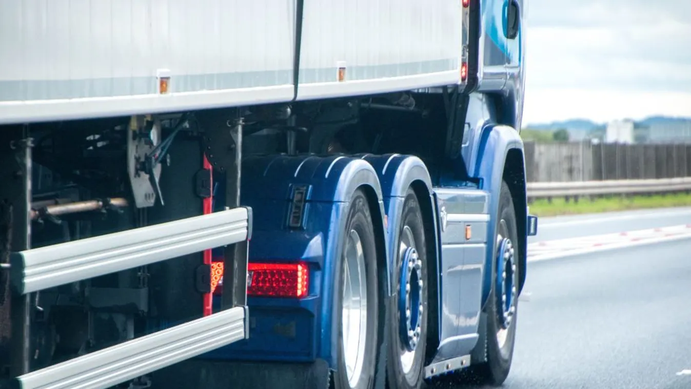 Egy hét alatt 1300 szabálysértést találtak teherautók és buszok ellenőrzésekor