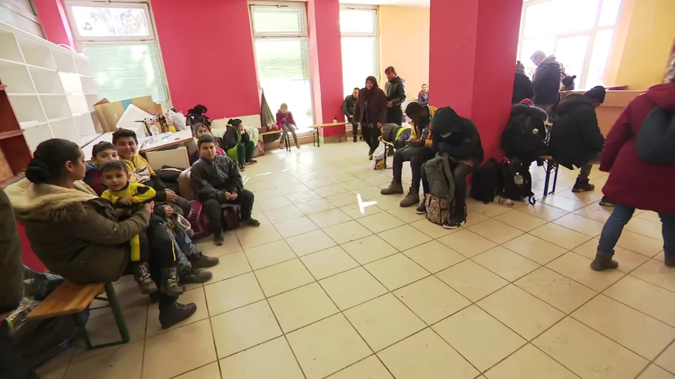 Egyre több menekült érkezik, széleskörű az összefogás