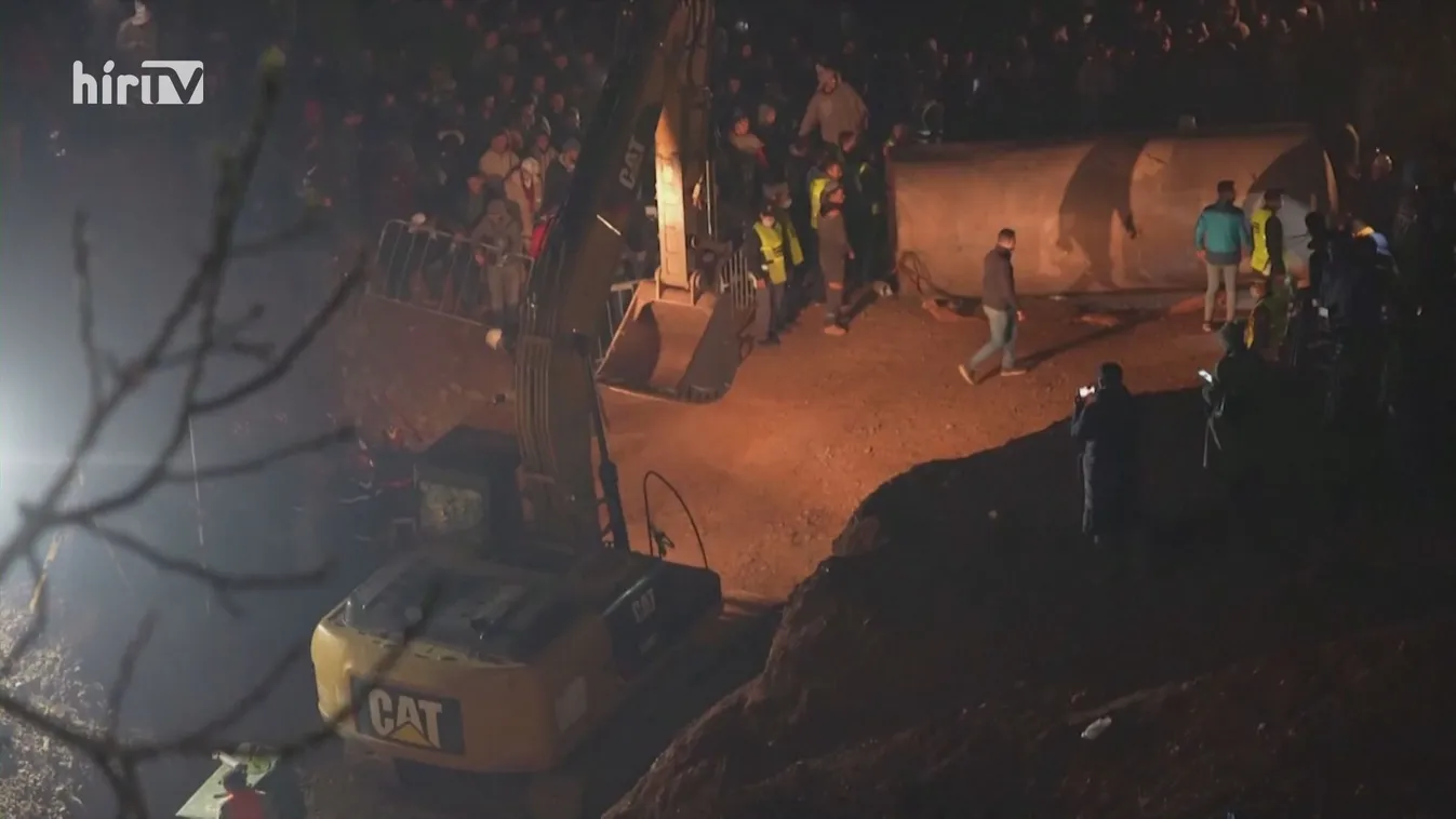 32 méter mély kútba esett egy kisfiú, ötödik napja küzdenek az életéért