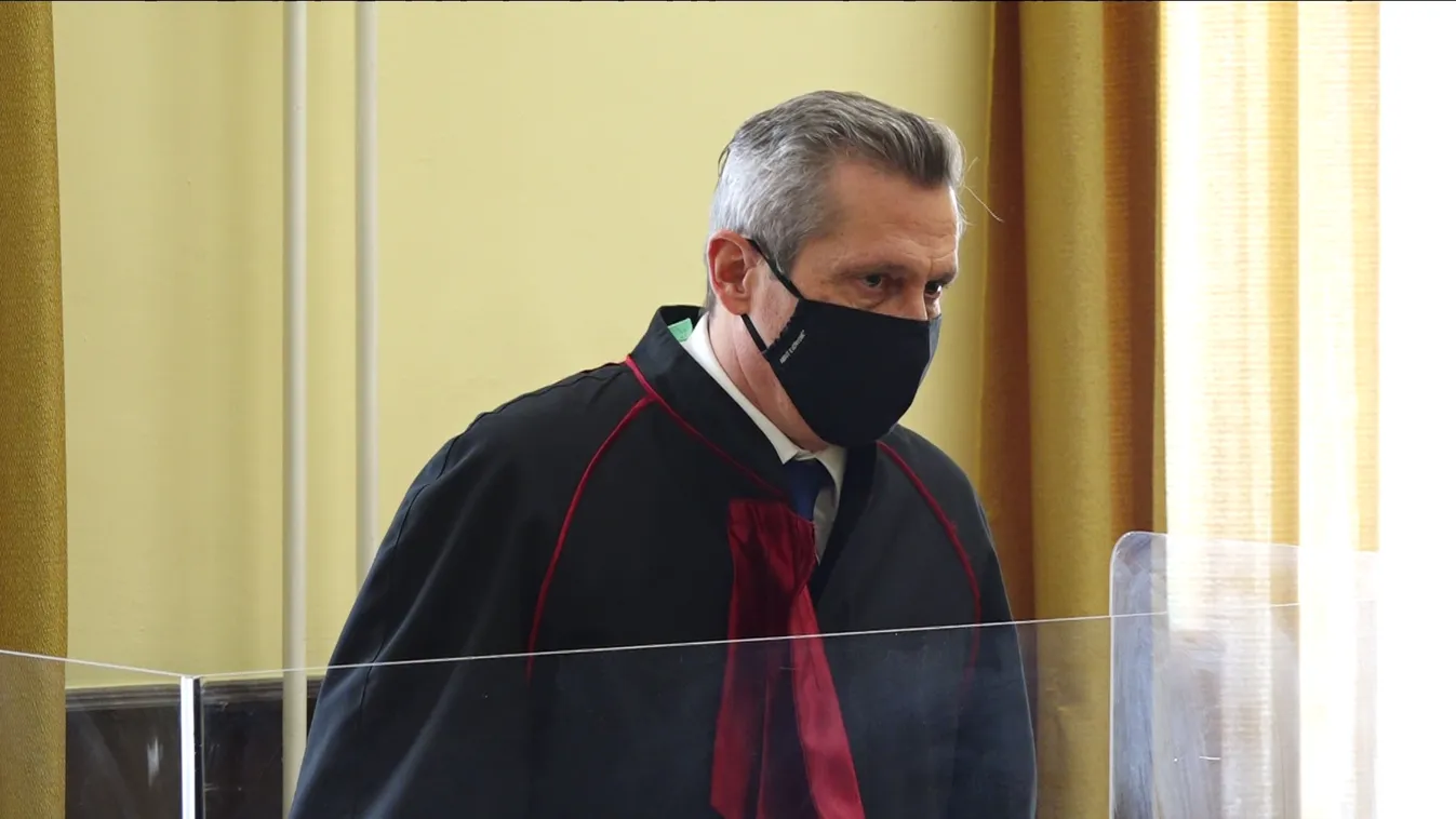 Folytatódik a pécsi tanár ügye