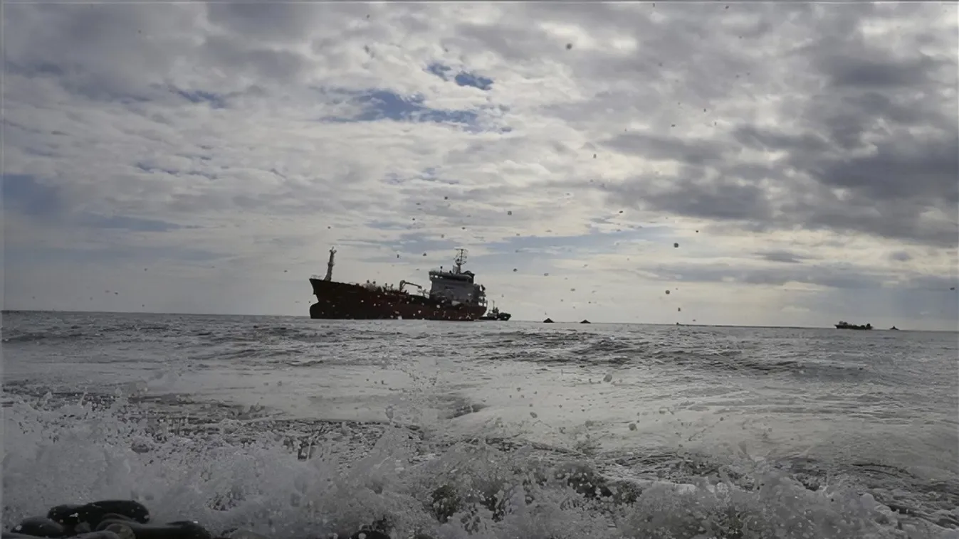 Tűz ütött ki egy tengerjáró hajón a Jón-tengeren