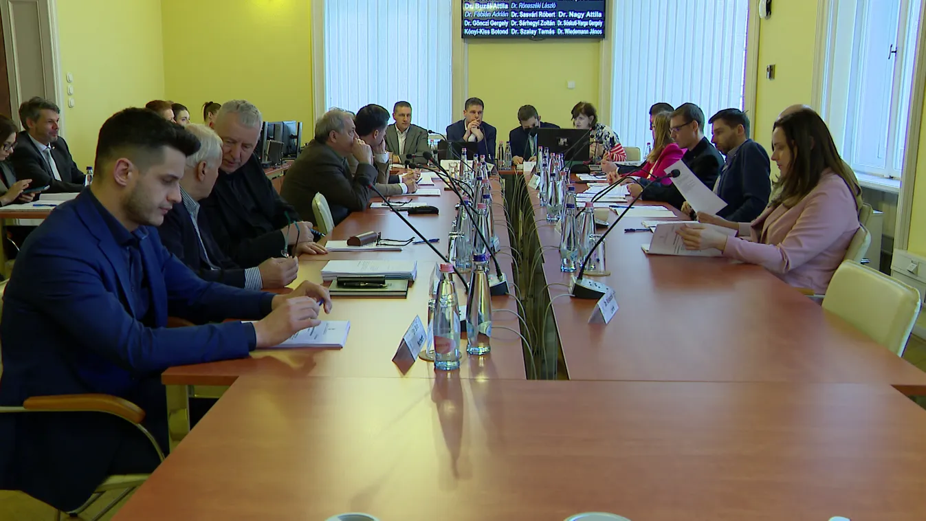 Összegyűlt a 200 ezer aláírás, népszavazás lesz a Fudan egyetemről