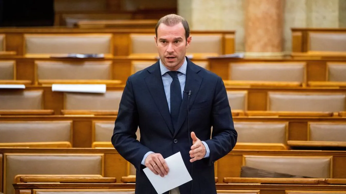 Hollik: A Fidesz telefonon és személyesen is szavazásra biztat