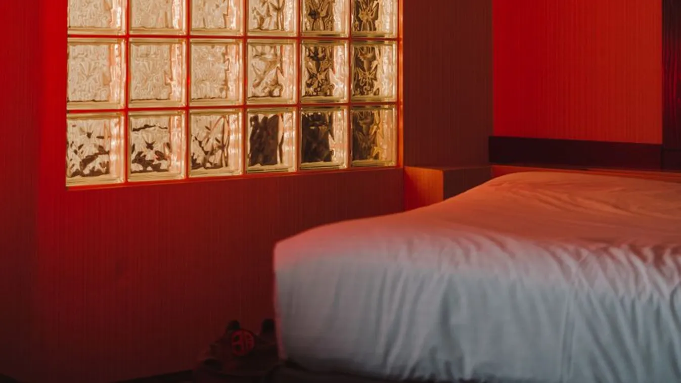 Bordélyház működhetett egy férfi lakásában, vádat emeltek ellene