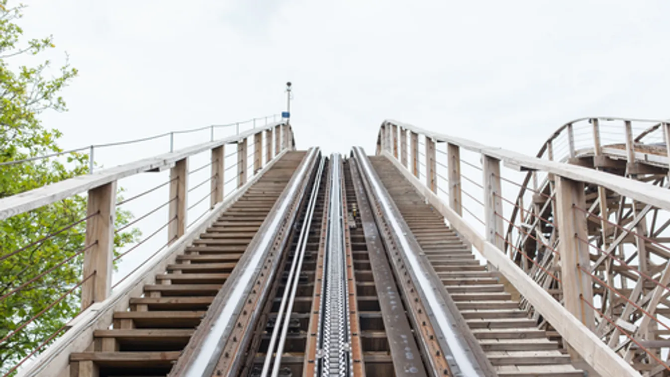 Szörnyű tragédia történt a vidámparkban: Hullámvasút gázolt halálra egy fiatal nőt