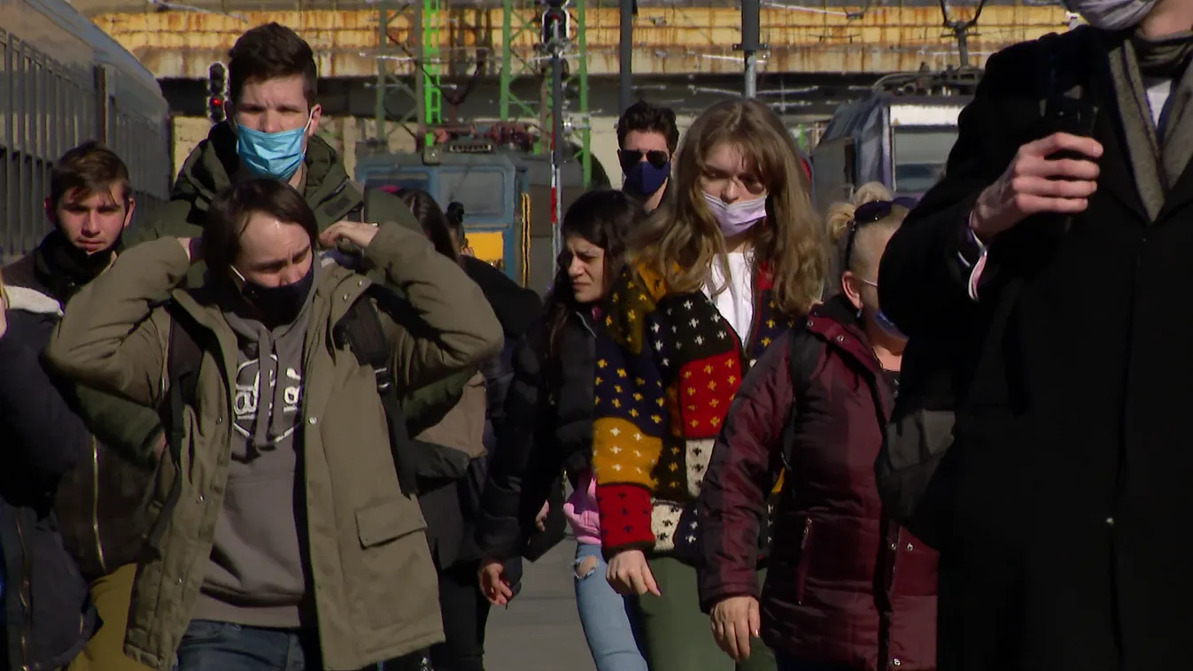 Csalók vegyülnek a menekültek közé, hogy adományt vegyenek fel