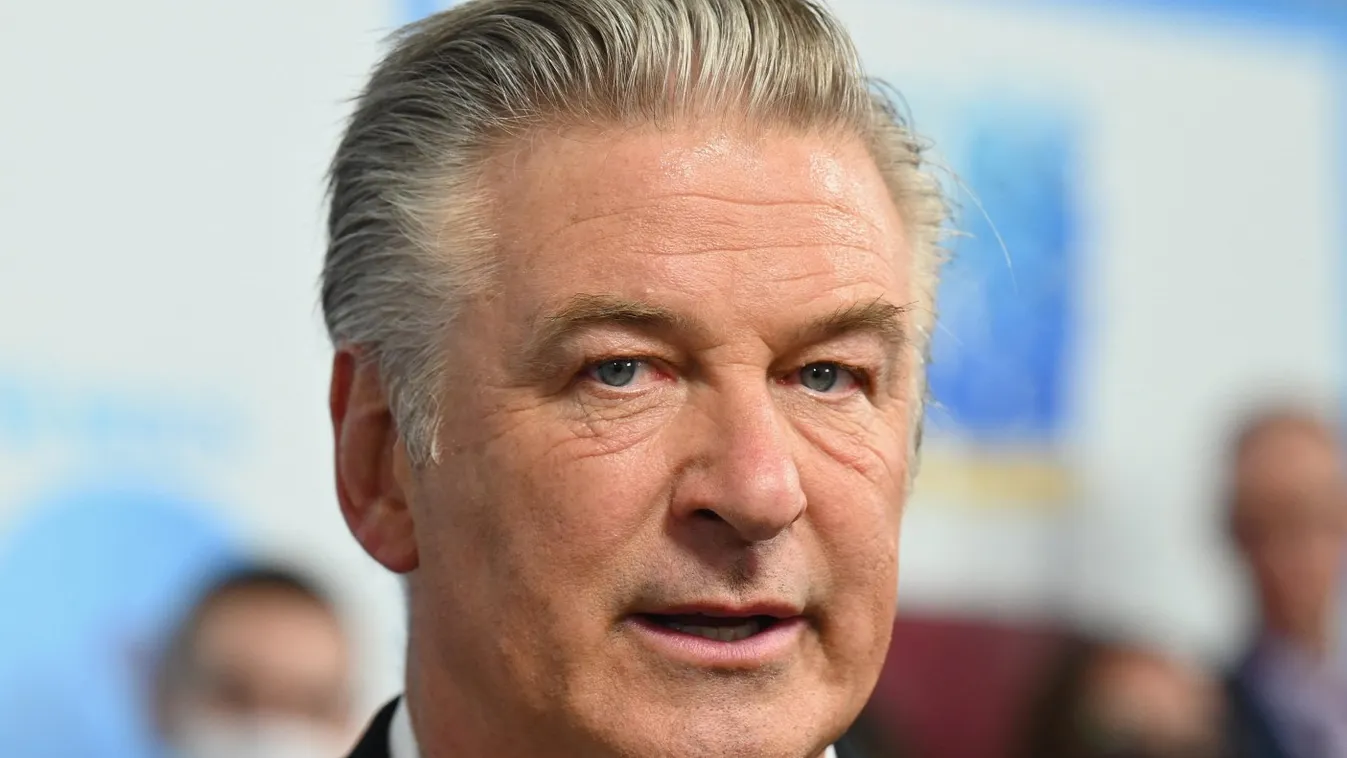Alec Baldwin a lelőtt operatőrt hibáztatja, miközben mindent tagad