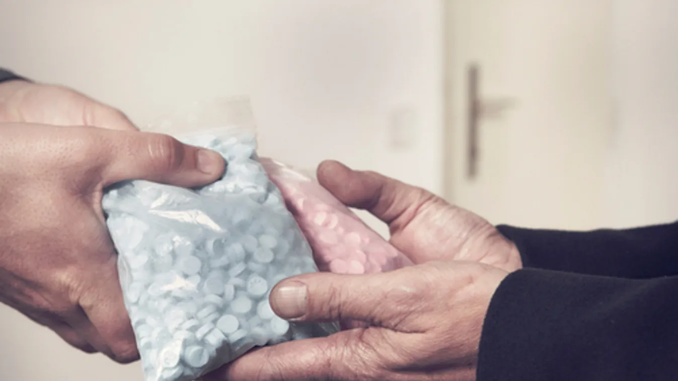 Nem a konzervgyárban töltötték tele a tubusokat