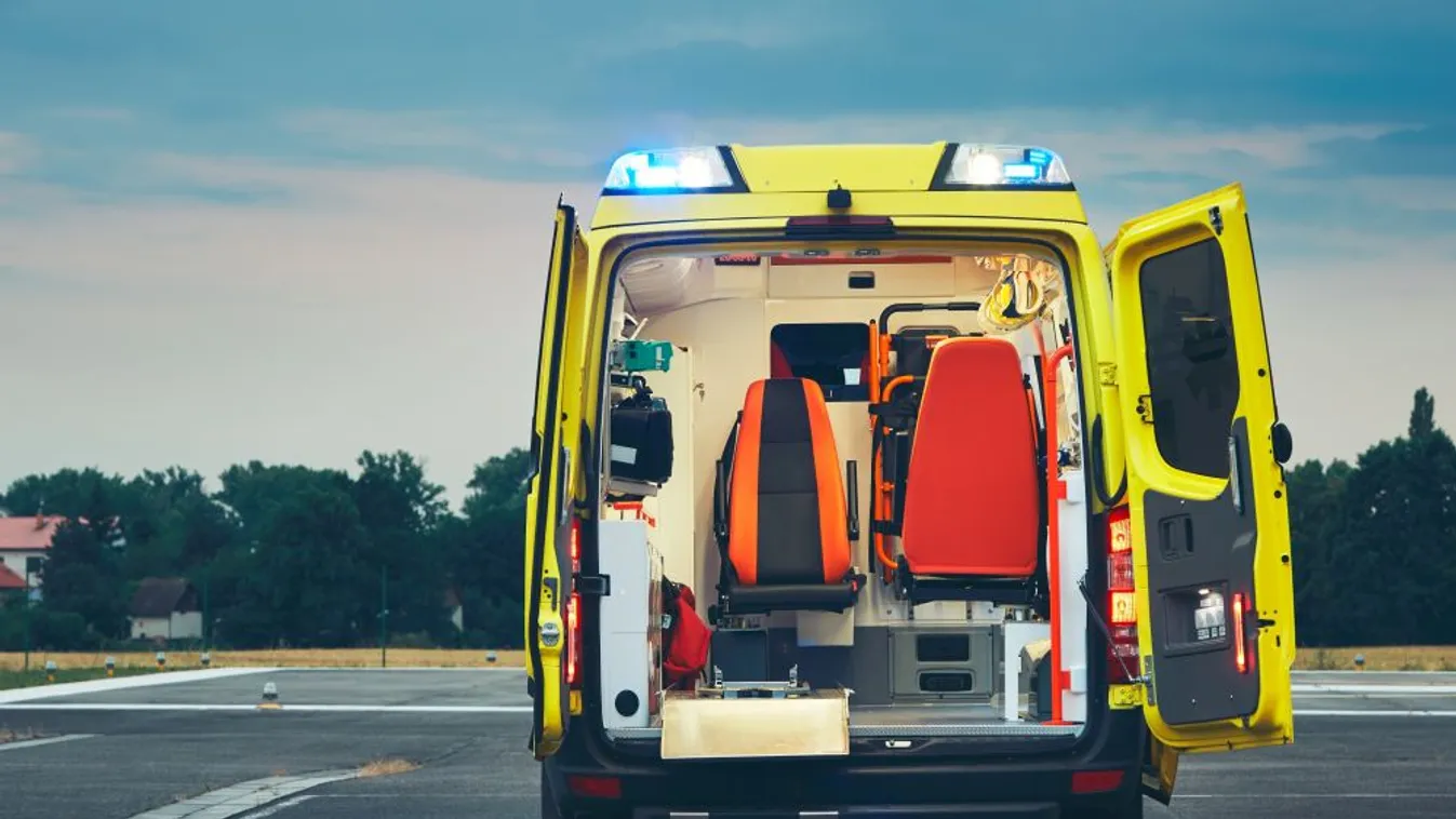 Mentősökre támadt az ittas beteg