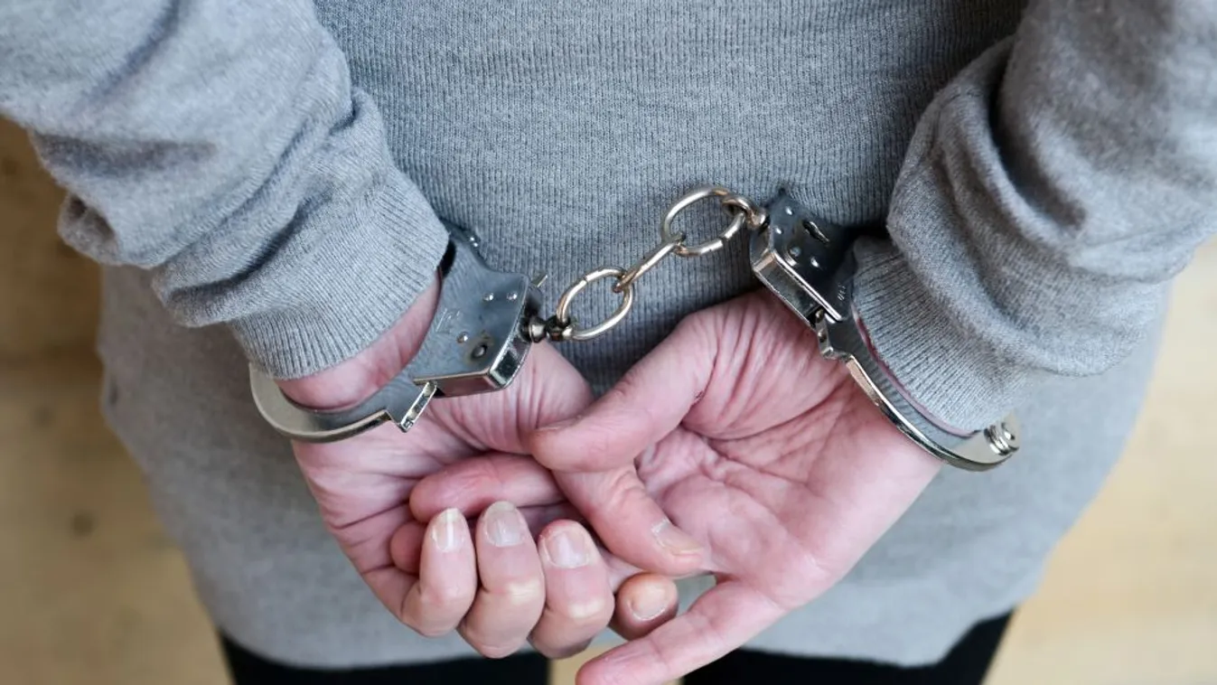 Rúgta, karmolta az intézkedő rendőrt