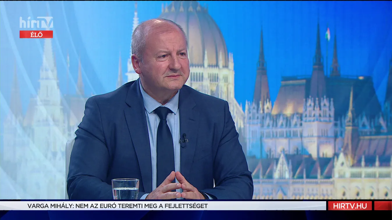 Simicskó István: A baloldal fegyvereket és katonákat küldene a háborúba, ez életveszélyes