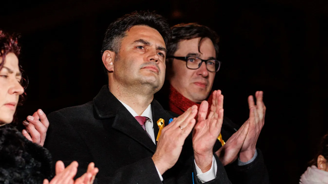 Ha Márki-Zayon és a baloldalon múlna, nálunk is négyszeresére nőne a gáz ára