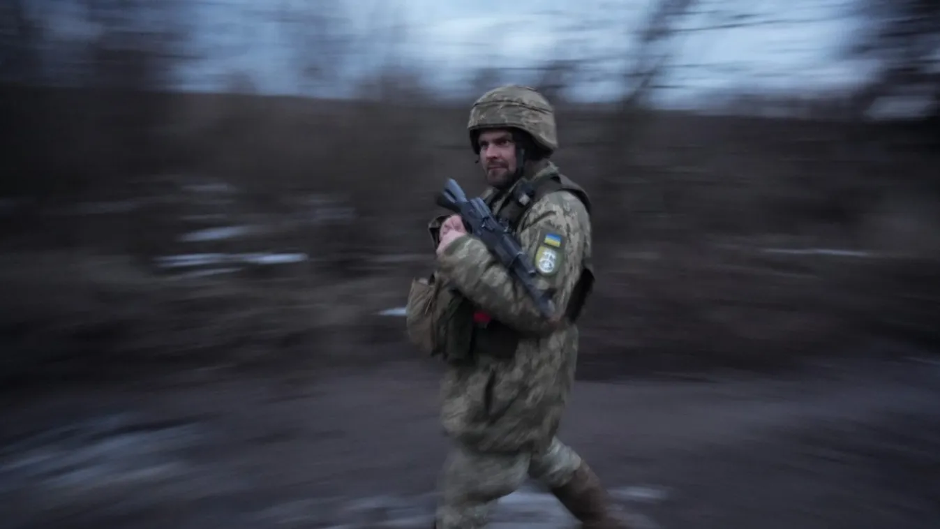 Egy új ukrán törvény alapján ukrán civilek és külföldiek is tüzet nyithatnak "ellenséges harcosokra"