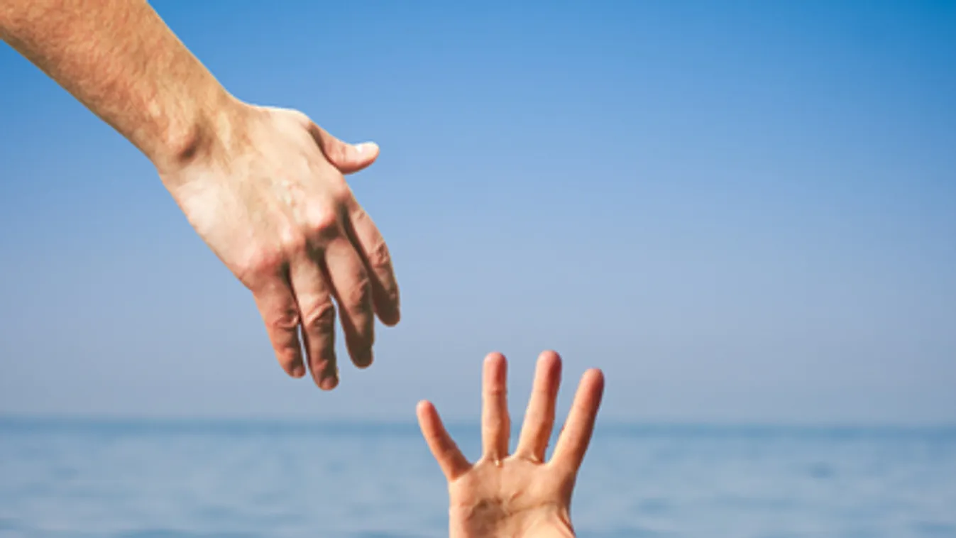 Dráma a Szabadság hídon: a Dunába esett egy fiatal lány