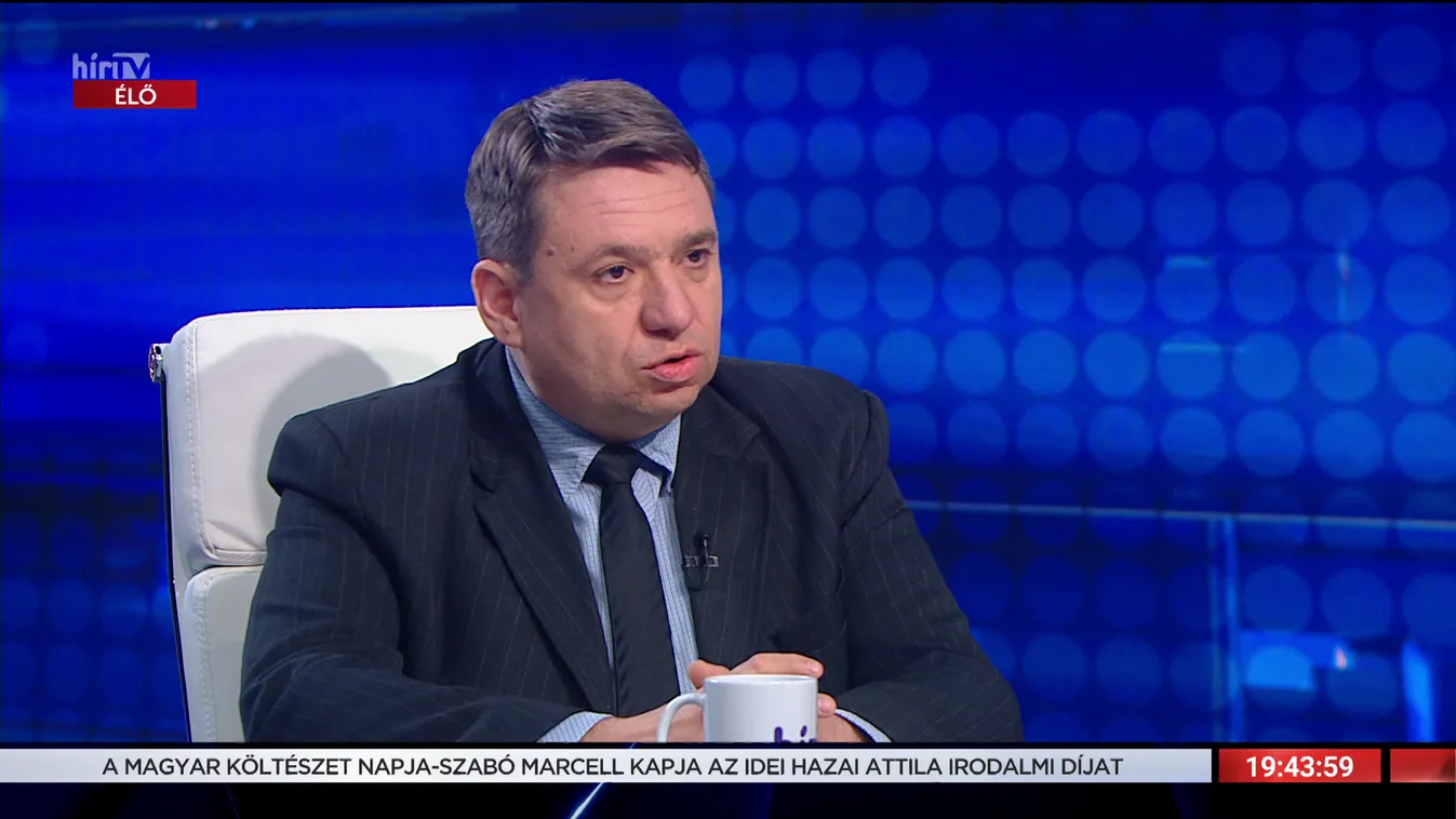 Hadházy Ákos parlamenti bojkottra szólítja fel ellenzéki képviselőtársait