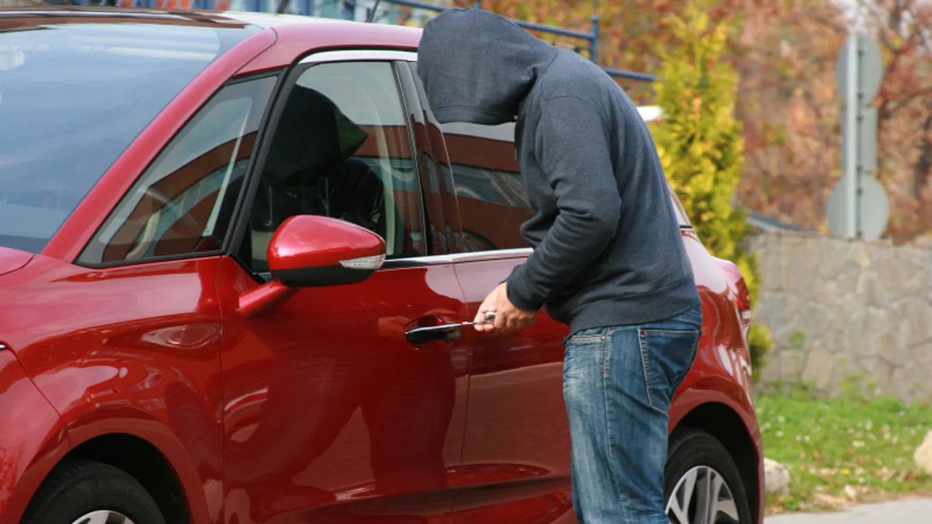 Trélerrel vitette el a lopott gépkocsikat