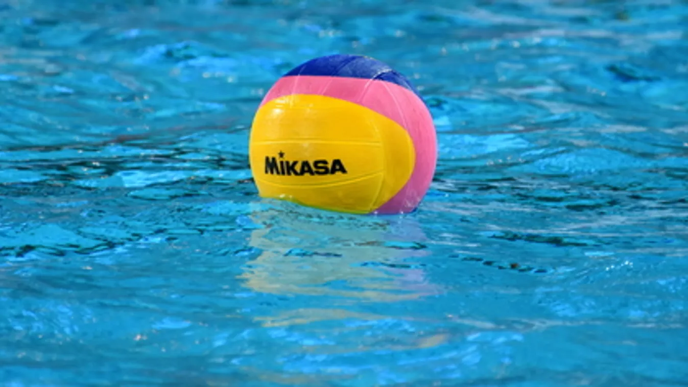 A férfiak könnyű, a nők nehéz csoportban a vízilabdatornán