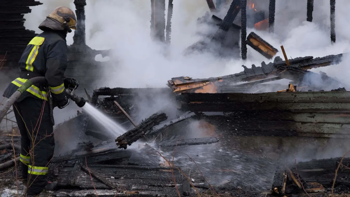 Leégett egy lakóépület Tapolcán