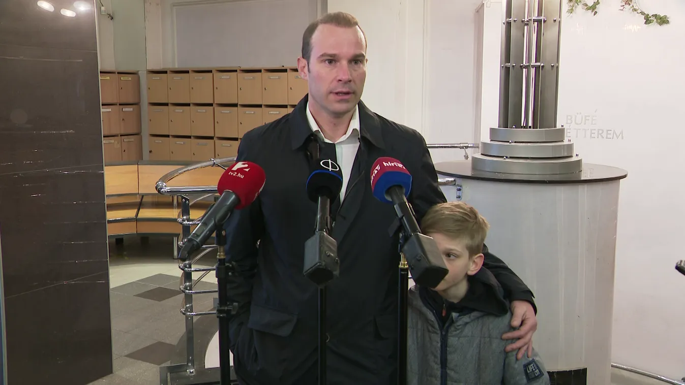 Hollik: A választás tétje a béke megőrzése