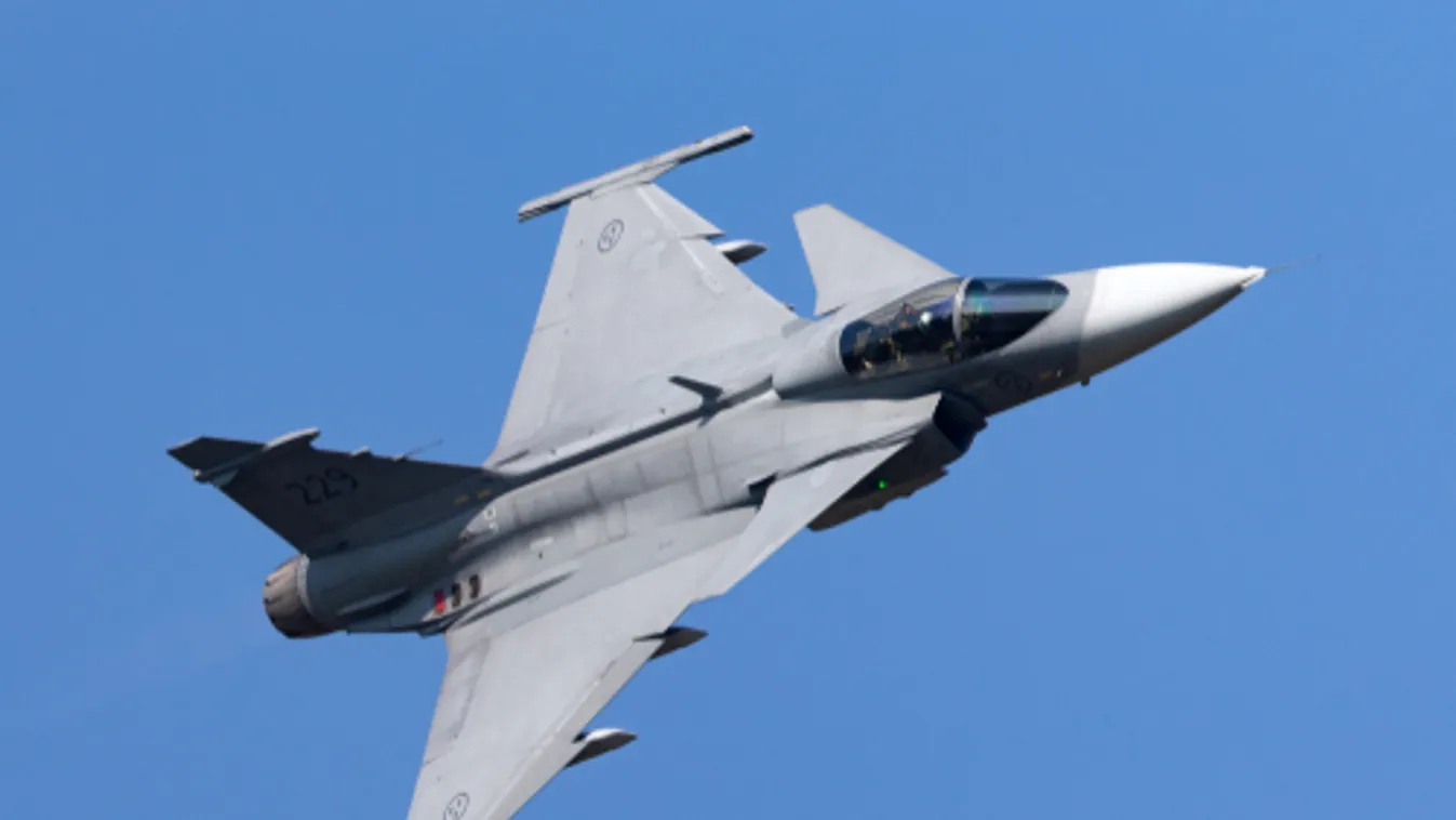 Utasszállítót ért bombafenyegetés miatt riasztották a honvédség Gripenjeit