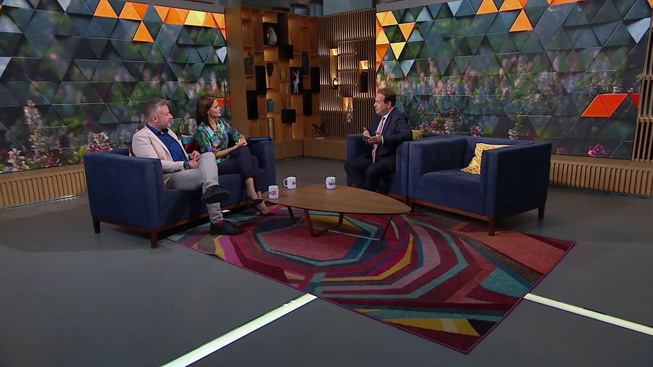 Mozaik - Zöld árammal töltenek zöld autókat