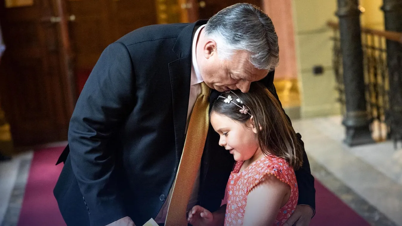 Így köszöntötte Orbán Viktort az unokája - videó