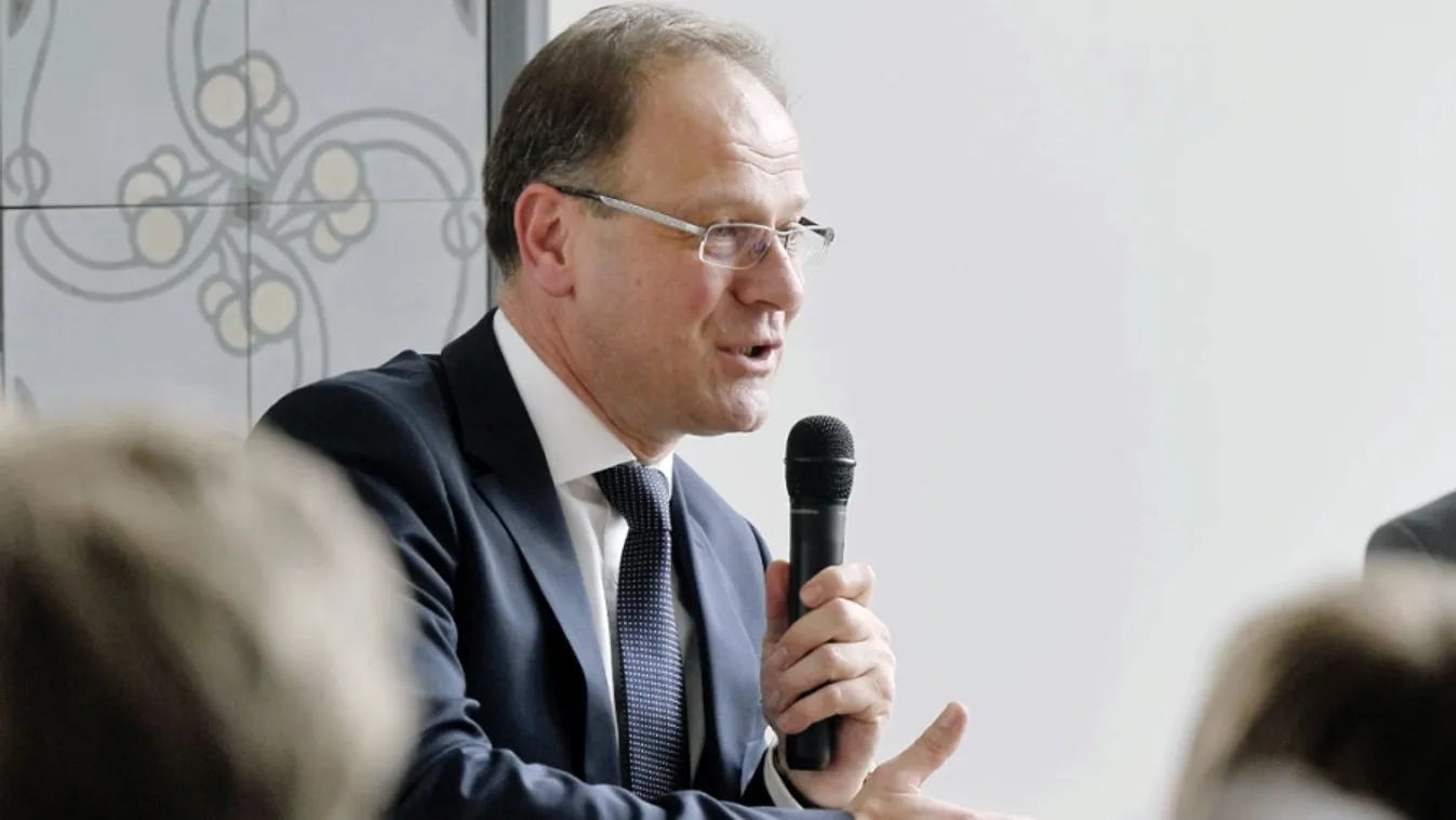 Navracsics: Egy egyetem térségszervező tényező is