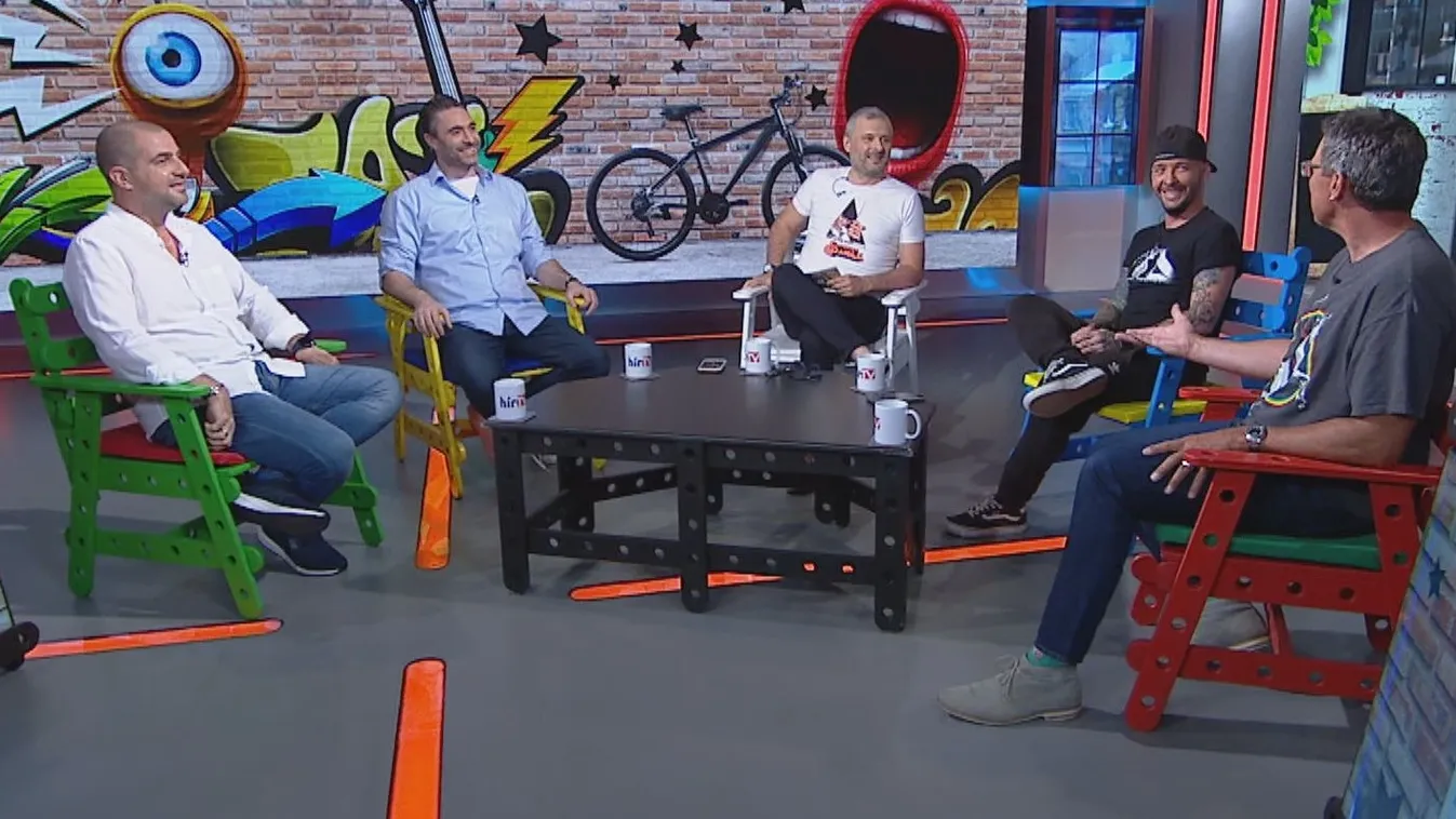 Troll: Tele van a hócipő a szivárványos jelekkel a kereszténység közepén