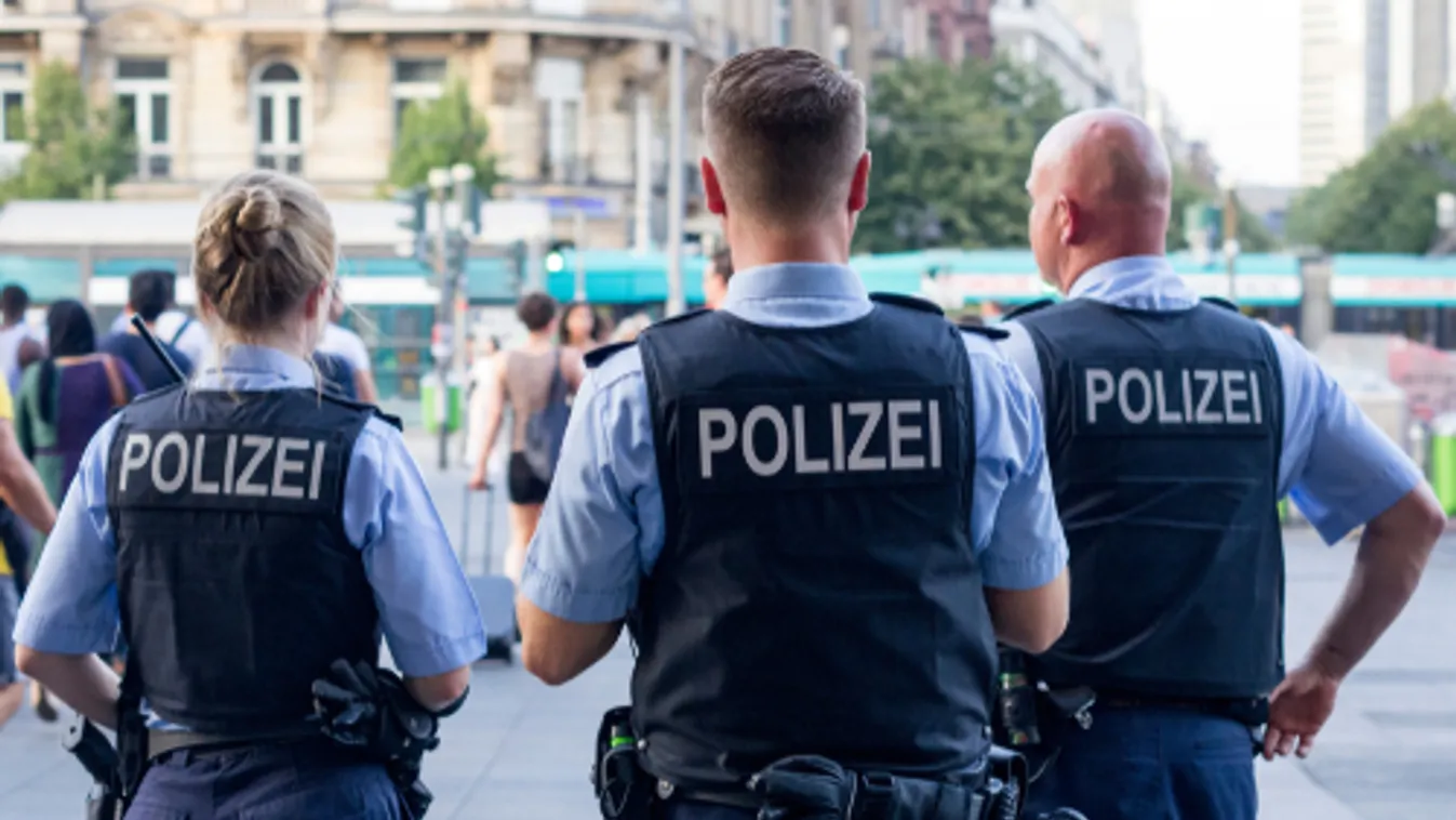 Gyalogosok közé hajtott egy jármű Berlinben