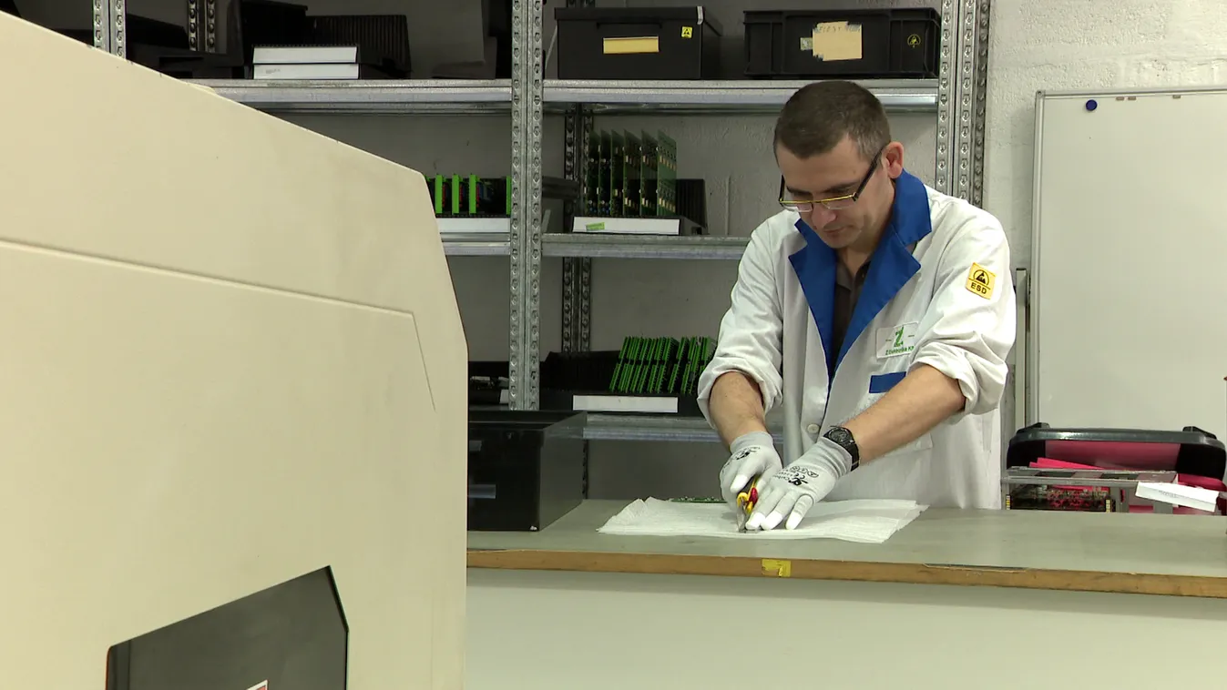 TIM: Megszűnt a trükközés - rendben megkapják a dolgozók a minimálbéremelést