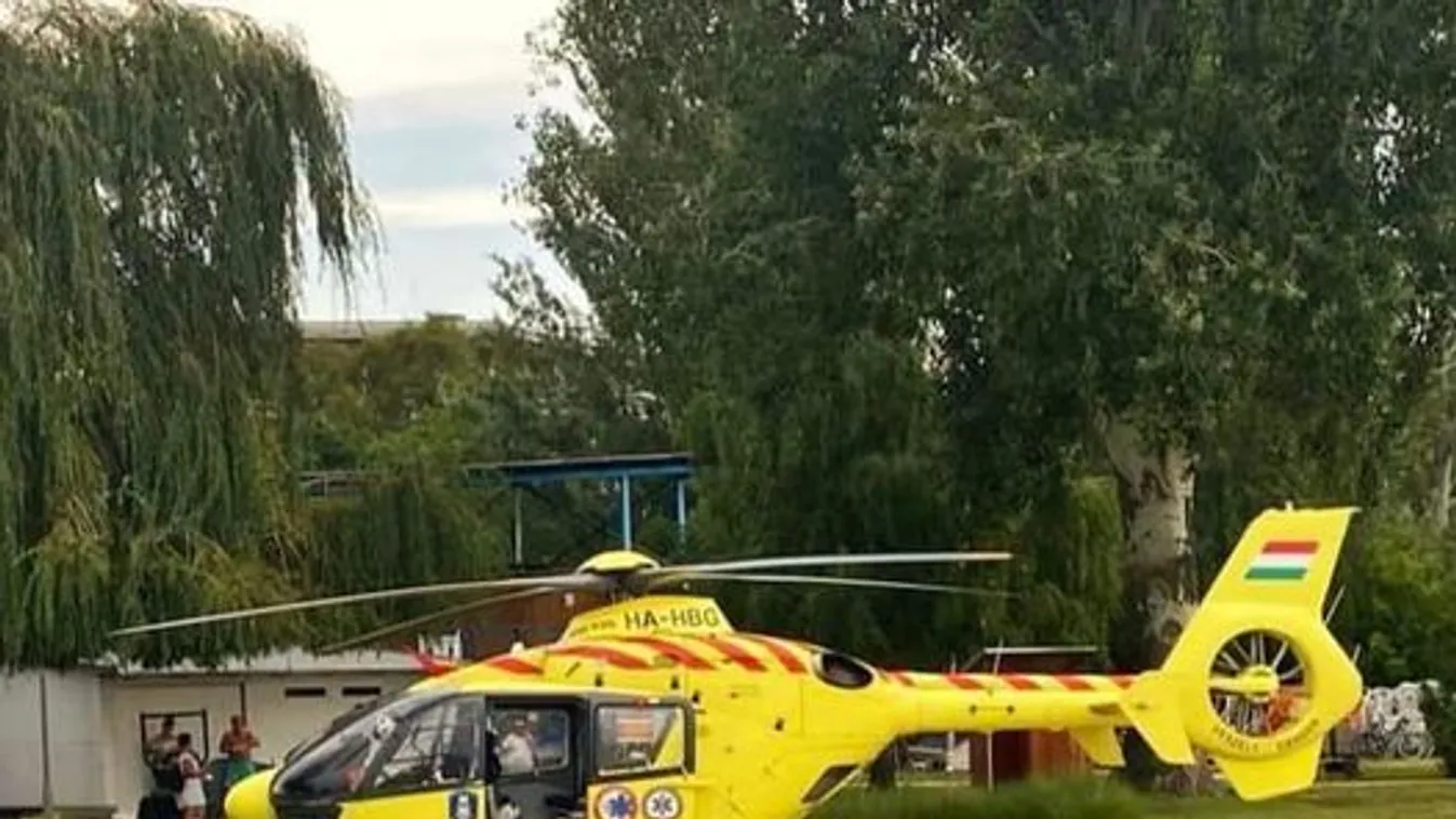 Mentőhelikoptert riasztottak a kiskunmajsai strandra: Összeesett egy fürdőző