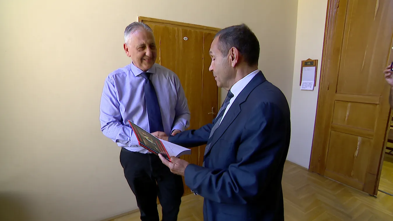 Radar - Tasnádi megajándékozta Gyárfást