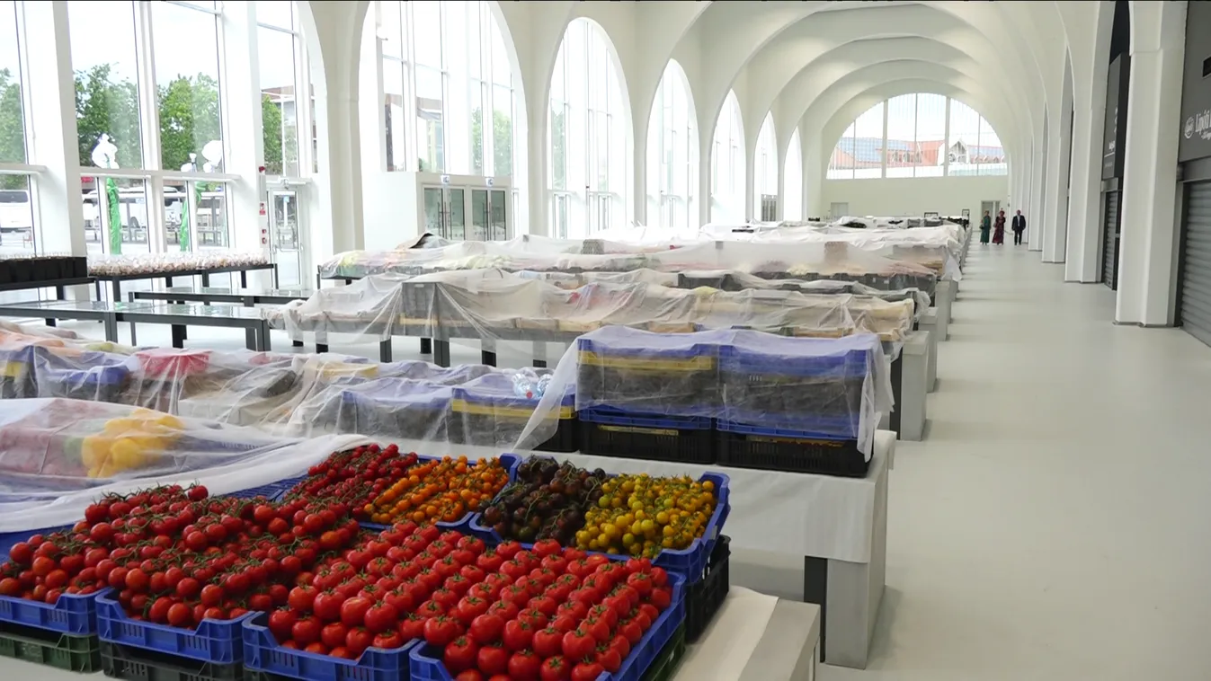 Megnyílt az új pécsi vásárcsarnok