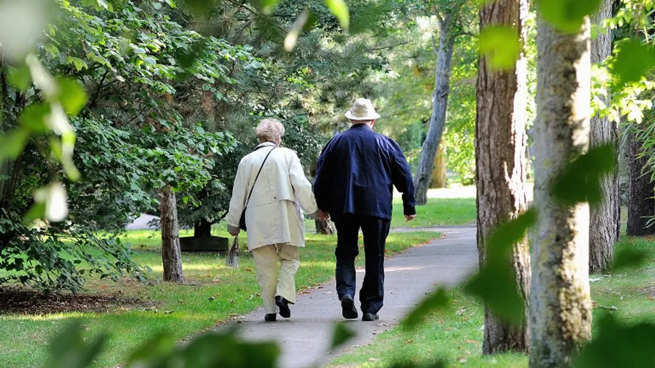 Kedden az évközi emelést több mint másfélmillió nyugdíjas kapja meg