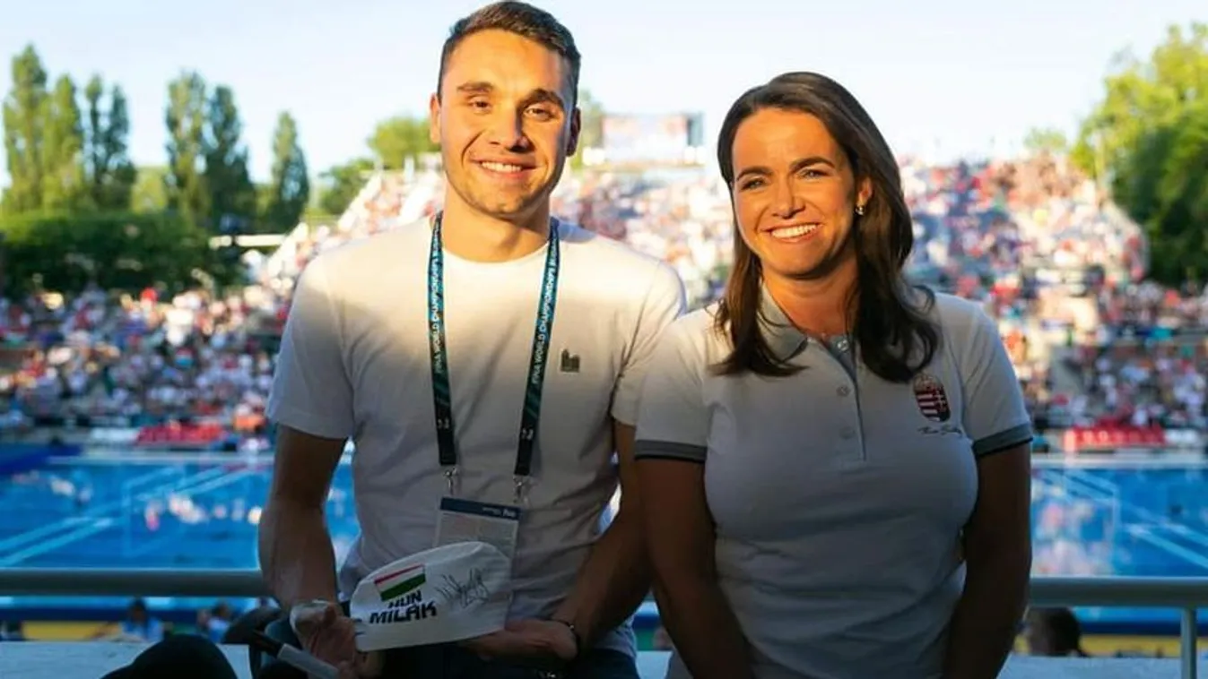 Milák Kristóf úszósapkáját vitte ajándékba Novák Katalin