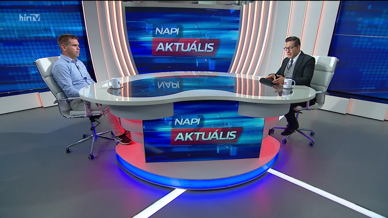 Horthy-szobrot avatott a Mi Hazánk Mozgalom Dúró Dóra irodájában