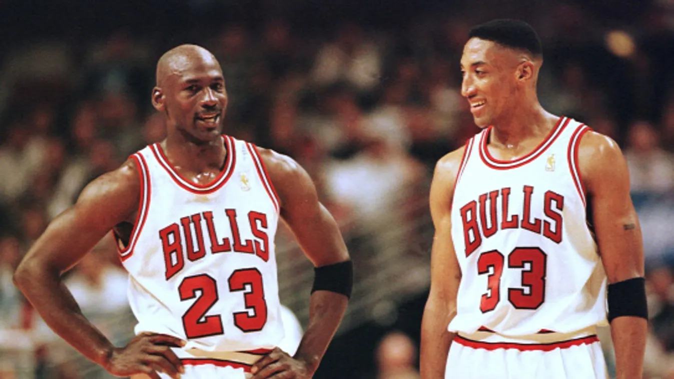 Elárverezik Michael Jordan utolsó chicagói mezét