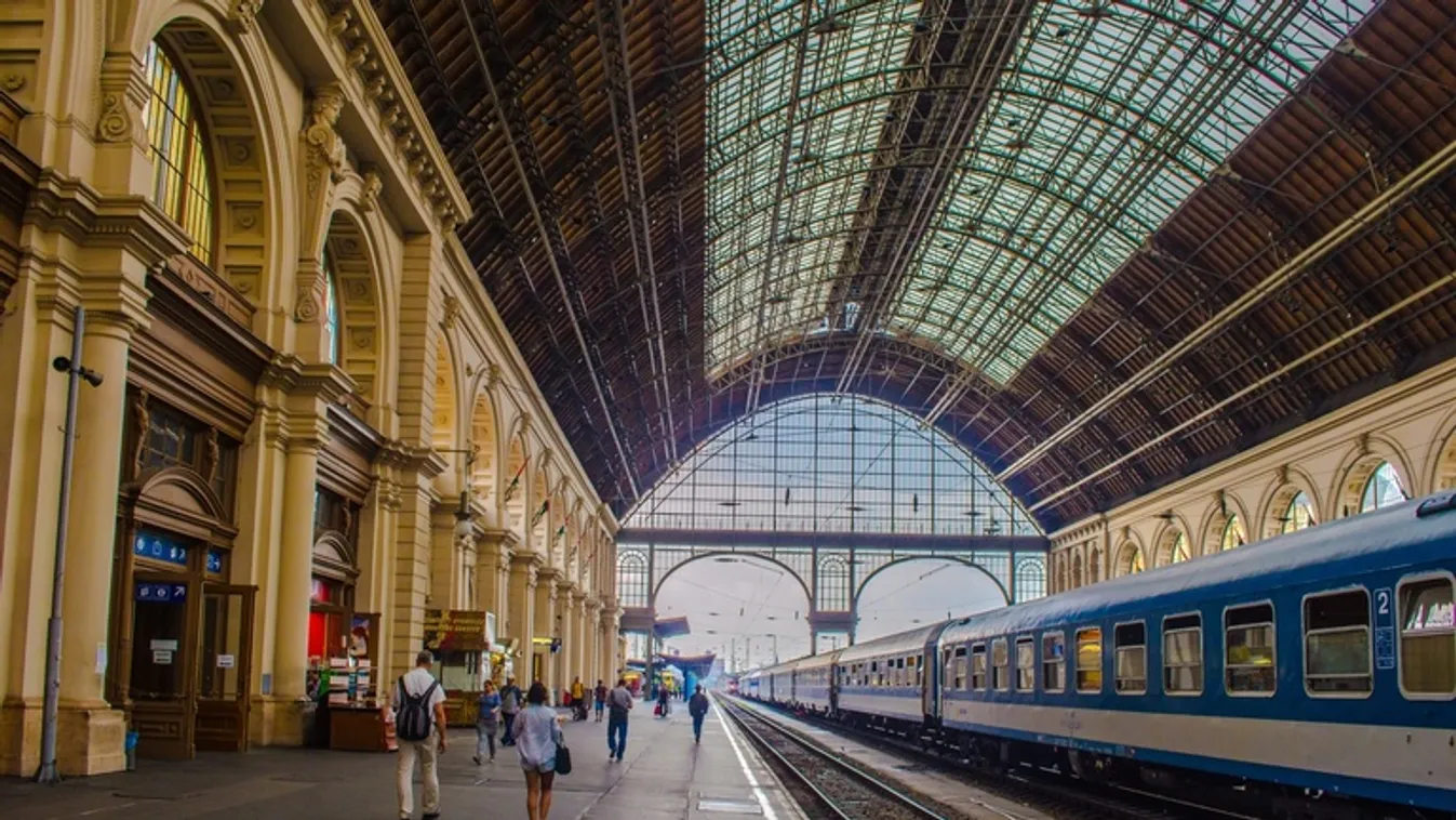 A vonatokon és a távolsági buszokon is érvényes a kedvezményes jegy a tűzijátékra utazóknak