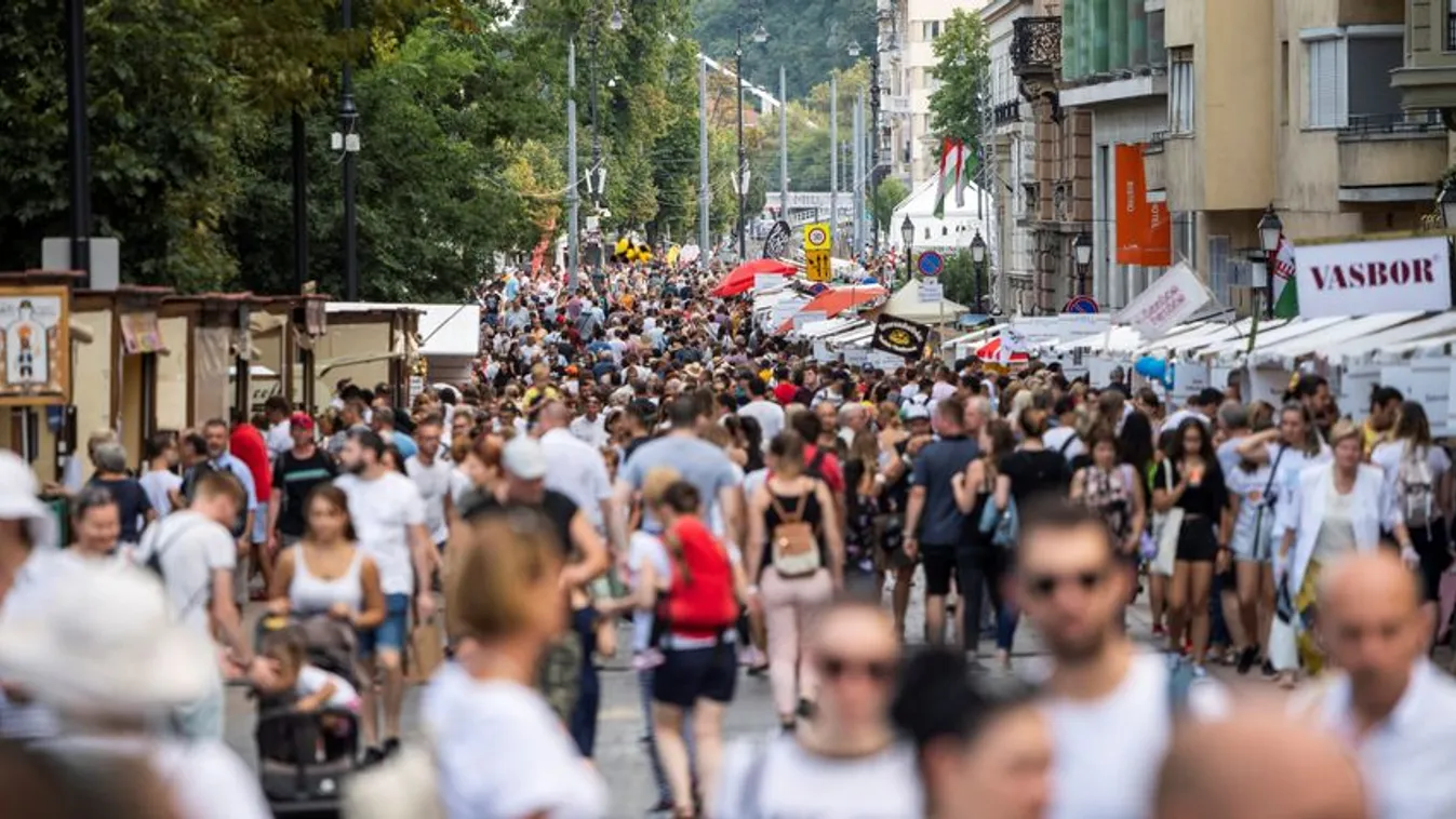 Magyar Ízek Utcája a Várkert Rakparton