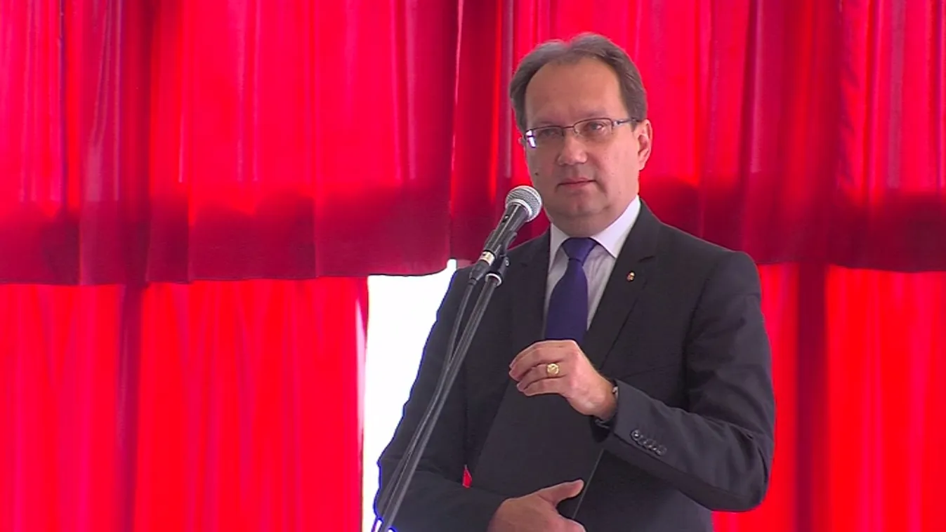 Hoppál: Az SZFE-n minden lehetőség adott a sikeres munkához