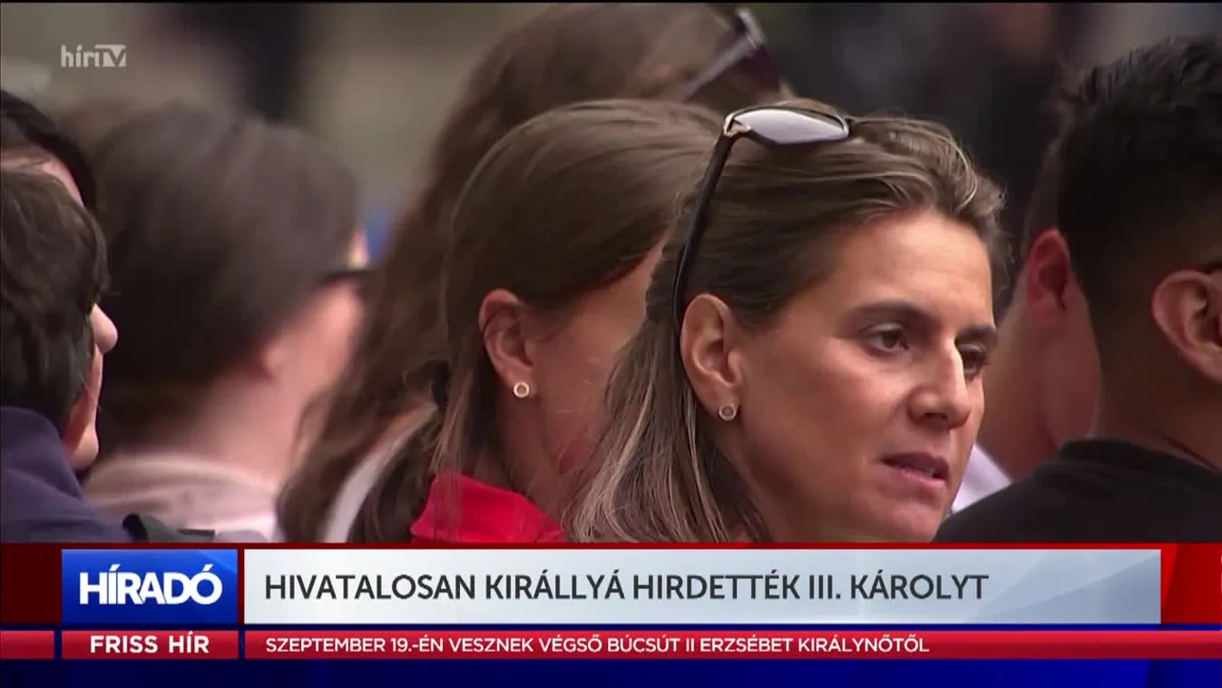 Hivatalosan királlyá hirdették III. Károlyt