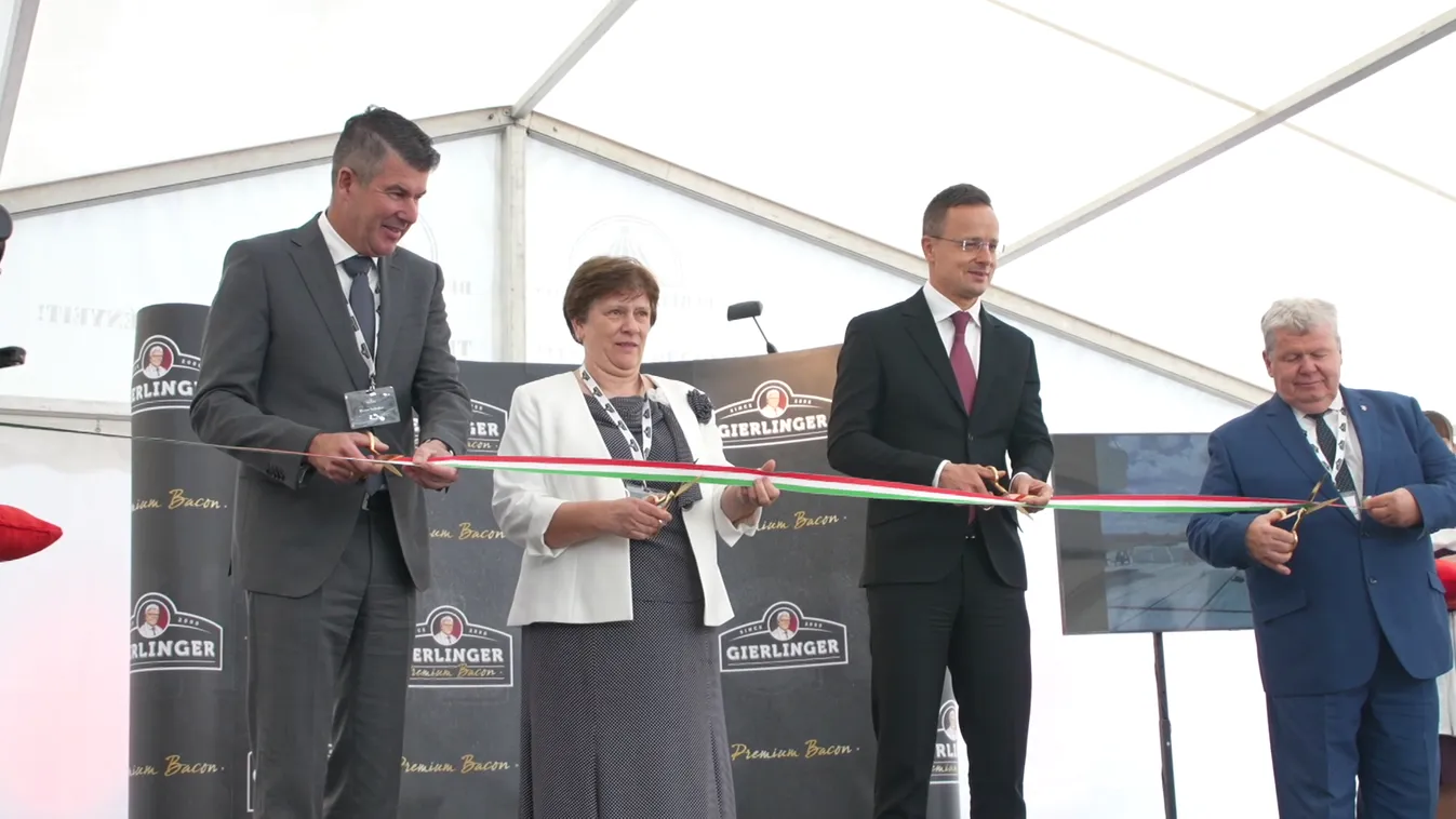 Szijjártó: Ki fogunk maradni az európai recesszióból