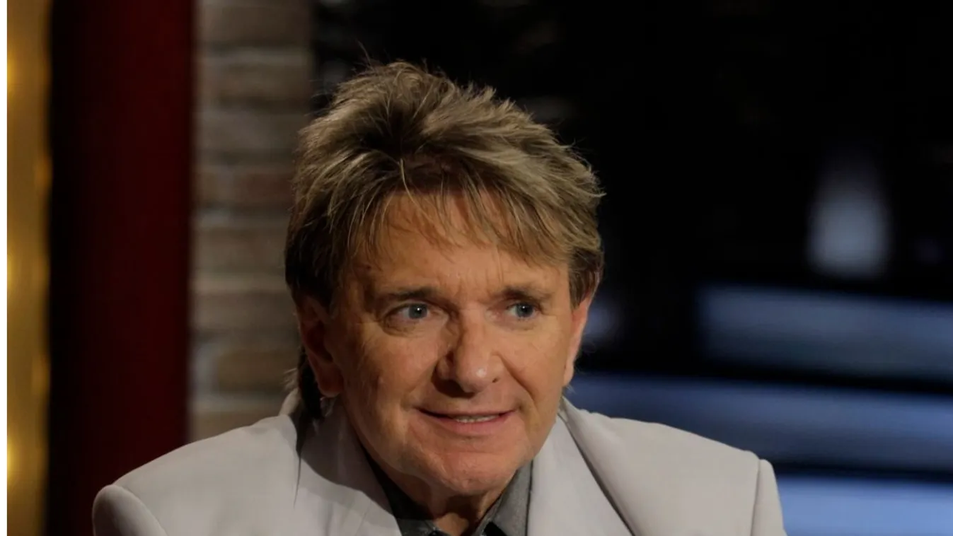 Késő este jelent meg a háznál Komár László lánya: Karolina édesapja titkos utolsó szavaiért érkezett