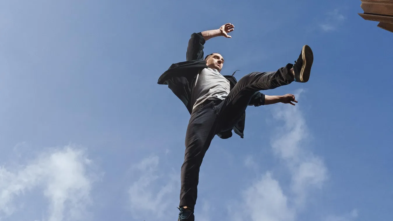 Háztetőn próbált menekülni a rendőrök elől