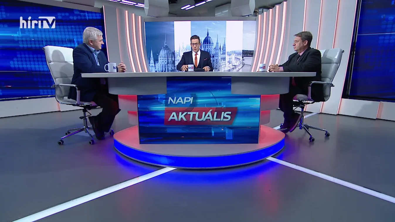 5 hónap késéssel letette az esküjét Hadházy