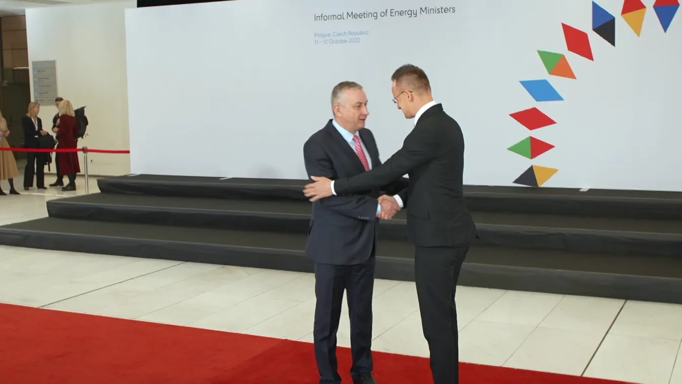 Szijjártó: Európának alig három hónapra elegendő földgáza van