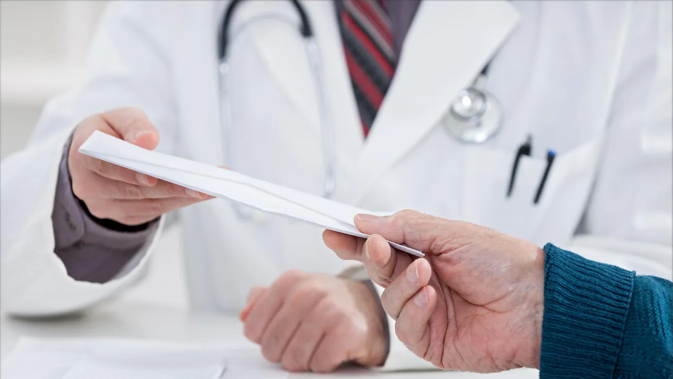 Hálapénzt fogadott el egy orvos