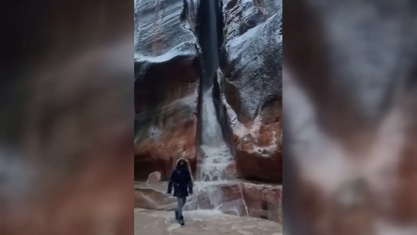 Vízesés a romvárosban