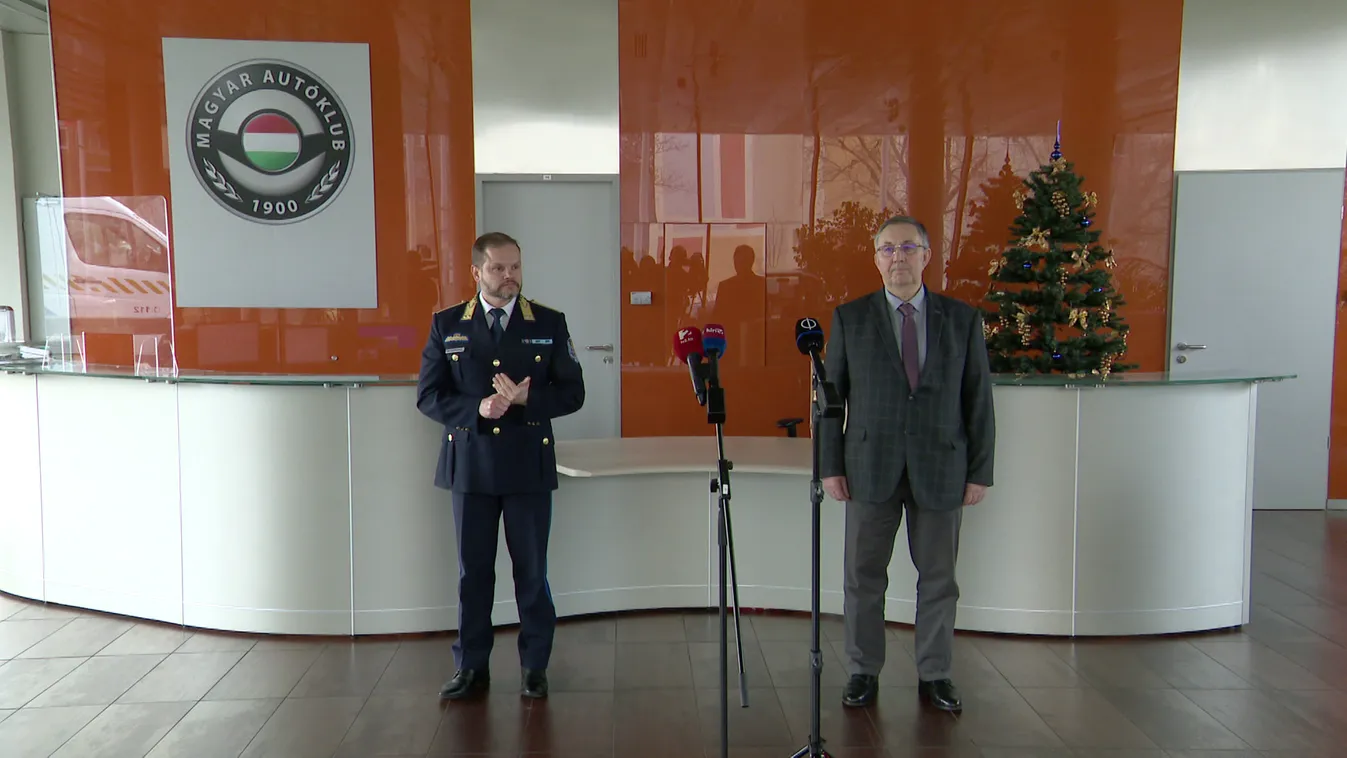 Köszönetet mondott a rendőröknek a Magyar Autóklub elnöke